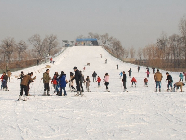 山東菏澤市滑雪場